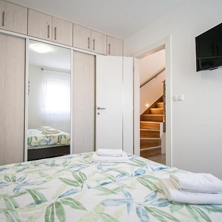 Luxury Apartment With Swimming Pool Ana Трогир Экстерьер фото