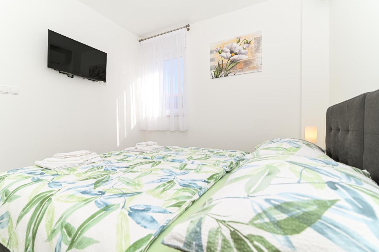 Luxury Apartment With Swimming Pool Ana Трогир Экстерьер фото