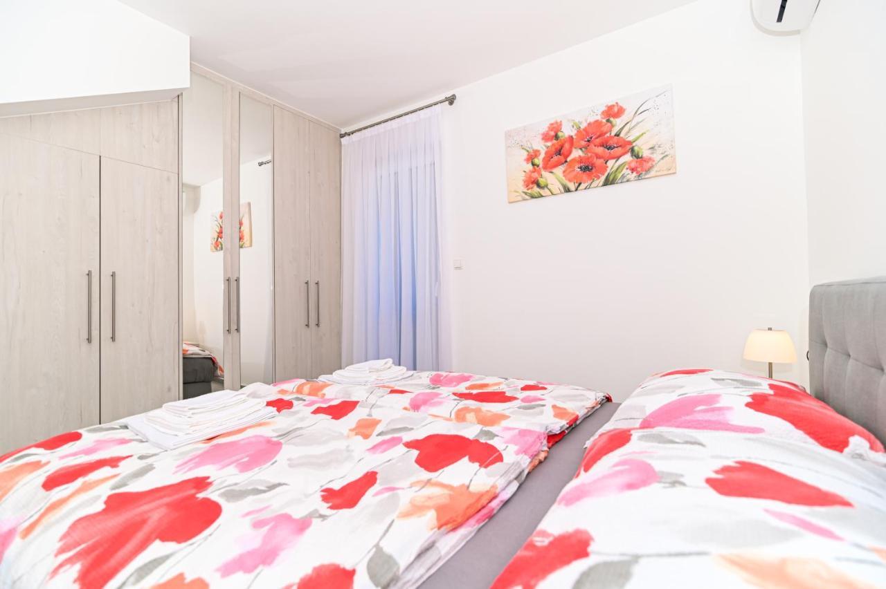 Luxury Apartment With Swimming Pool Ana Трогир Экстерьер фото