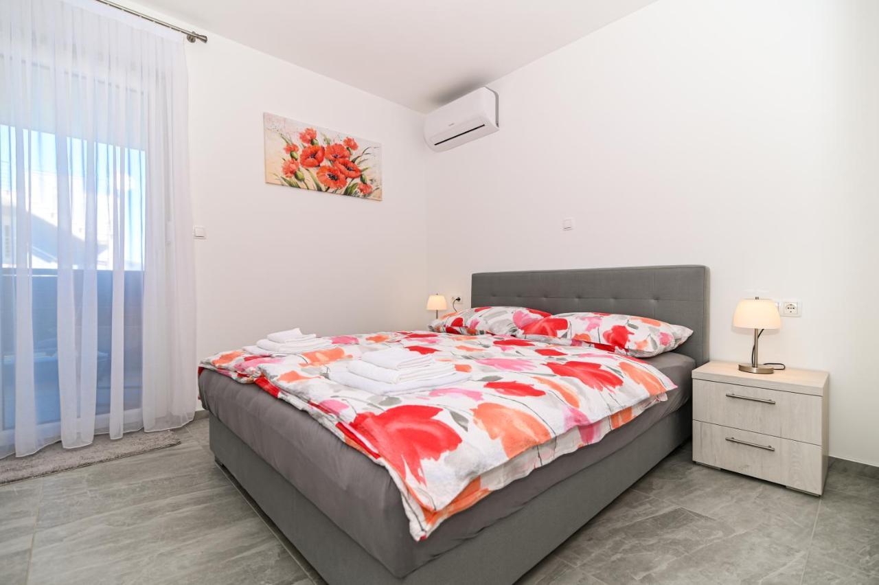 Luxury Apartment With Swimming Pool Ana Трогир Экстерьер фото