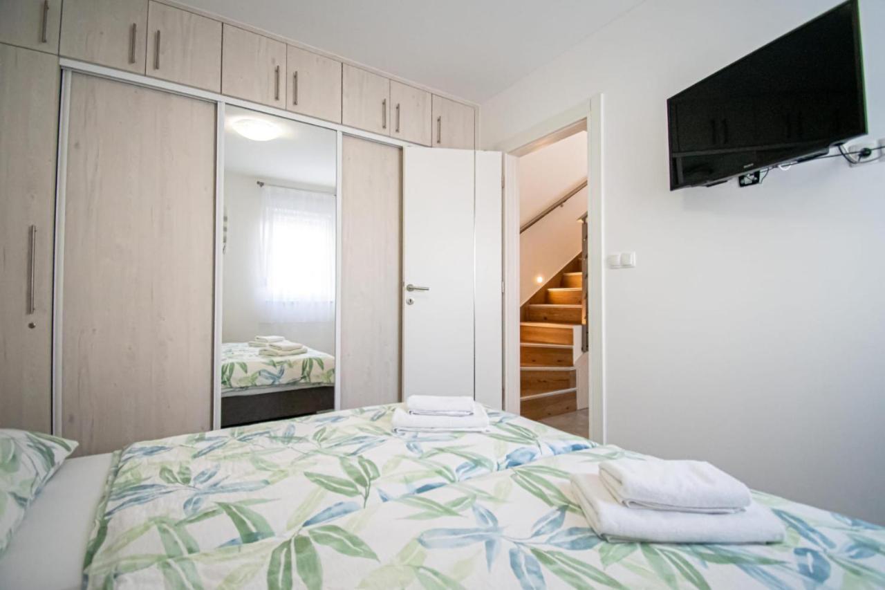 Luxury Apartment With Swimming Pool Ana Трогир Экстерьер фото